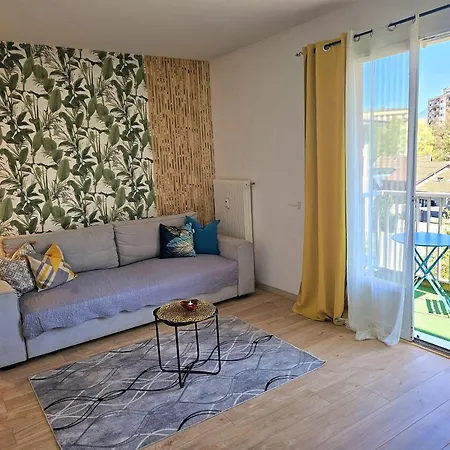 Paradise Near Downtown & Free Parking - Local Bike Apartment *