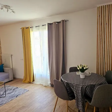Apartment Paradise Near Downtown & Free Parking - Local Bike